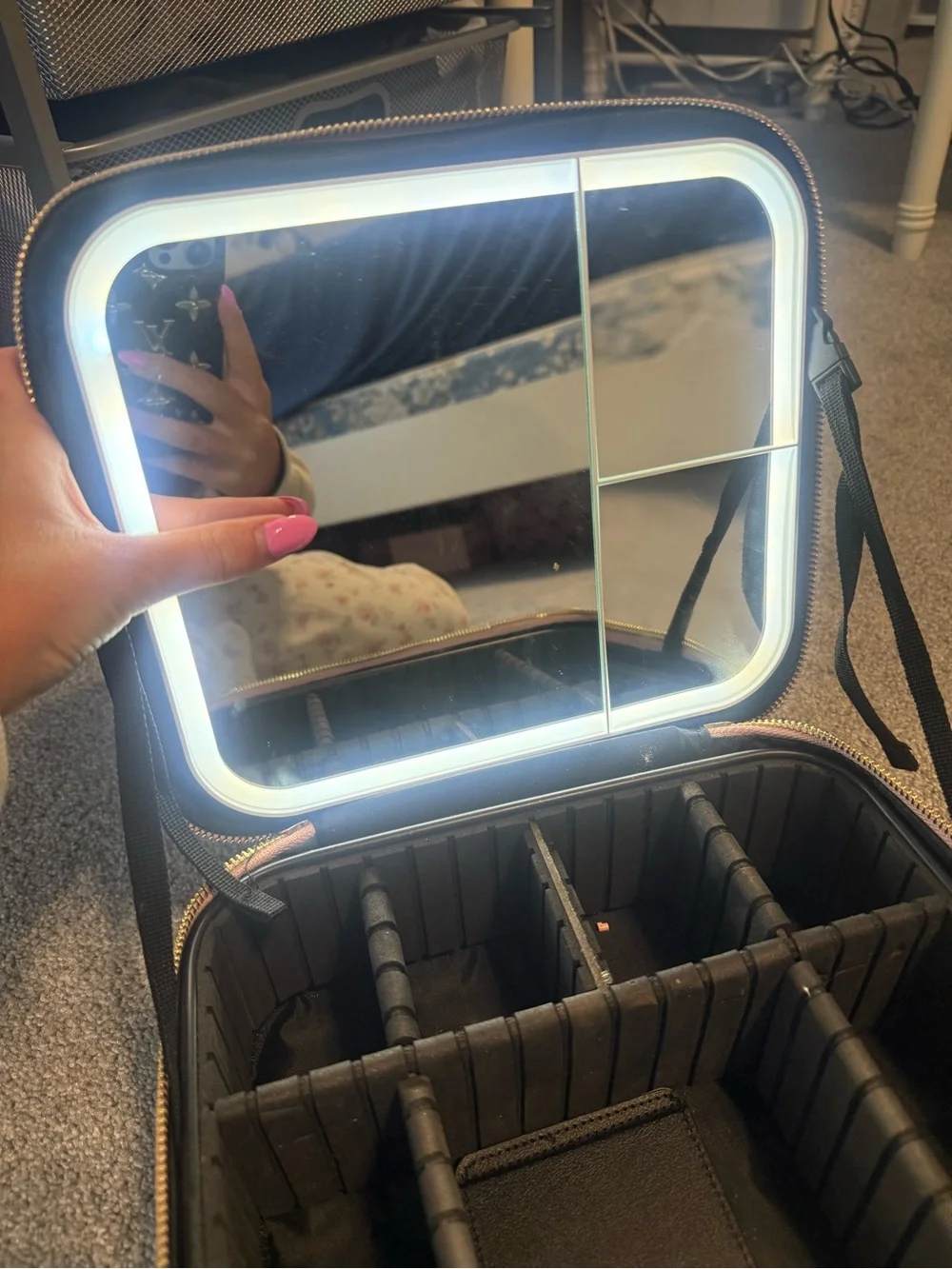 Light up LED travel make up case